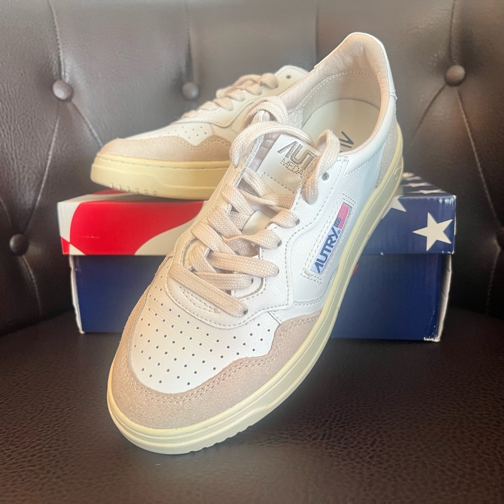 Autry Women’s Medalist Low Sneaker in Leather/Suede White  Size 37